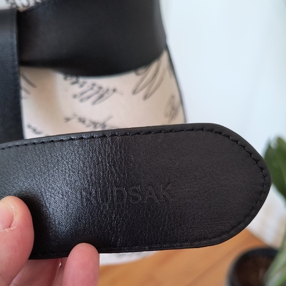 Rudsak Black Leather Waist Belt. Size Small-medium. Like New. Great Condition! - Picture 2 of 4